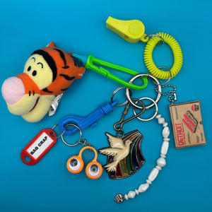 Tigger Plush Detroit Pizza Hut White Dove    Pack -  vintage keychain vintage charms for bag nostalgia vintage keychains y2k collectible - Bag Crap