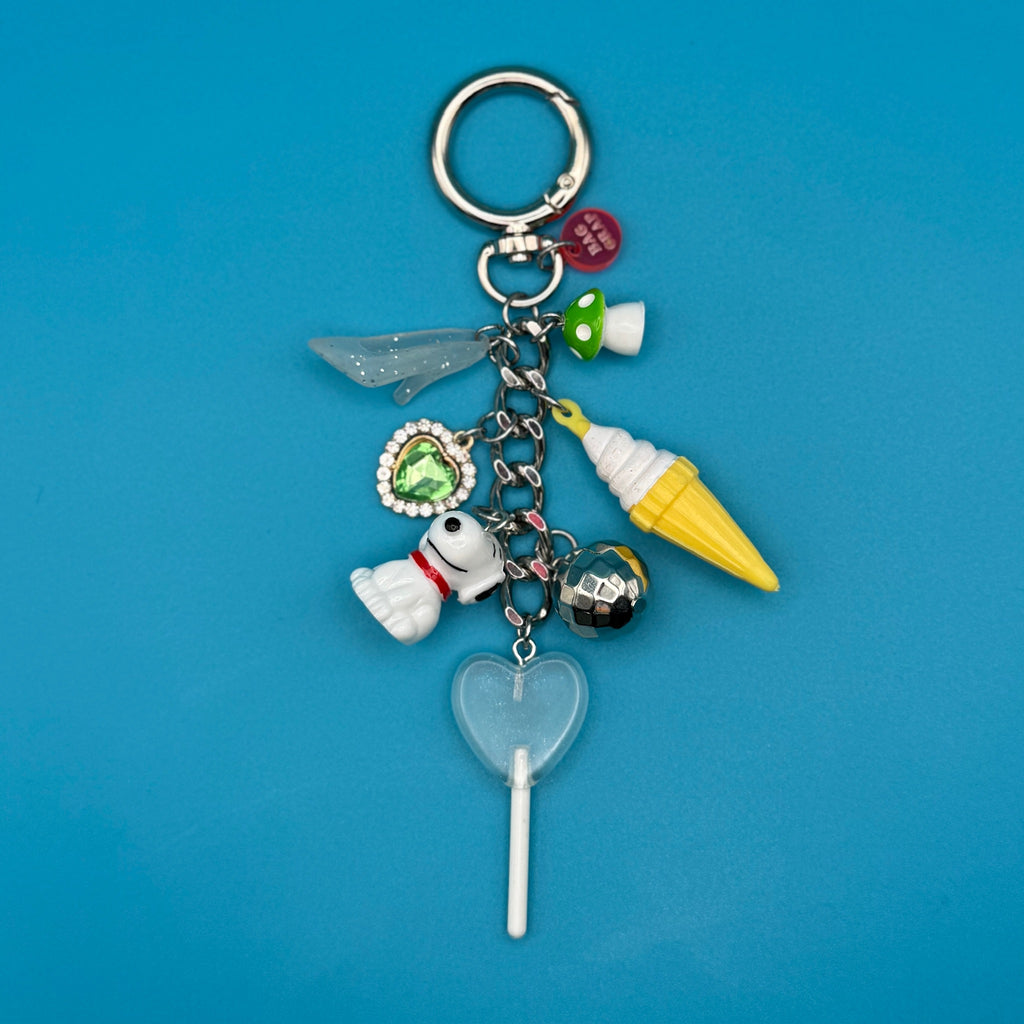 ONE-OF-ONE SILVER VINTAGE BAG CHARM CHAIN- SNOOPY