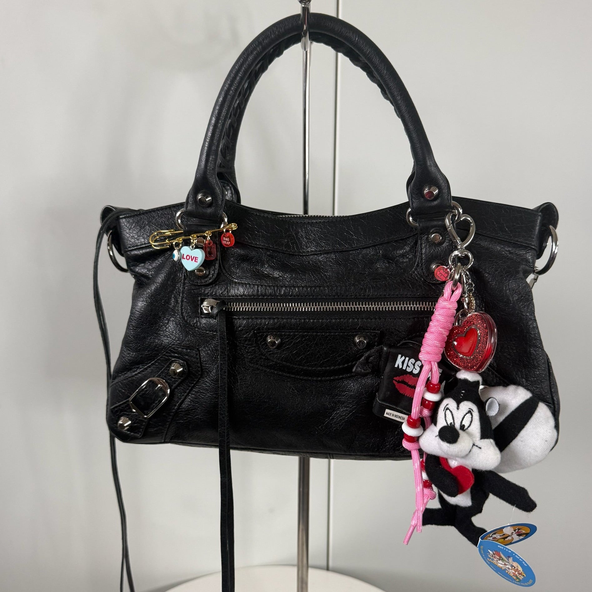 One-of-One  Pepé Le Pew Plush    Pack -  vintage keychain vintage charms for bag nostalgia vintage keychains y2k collectible - Bag Crap