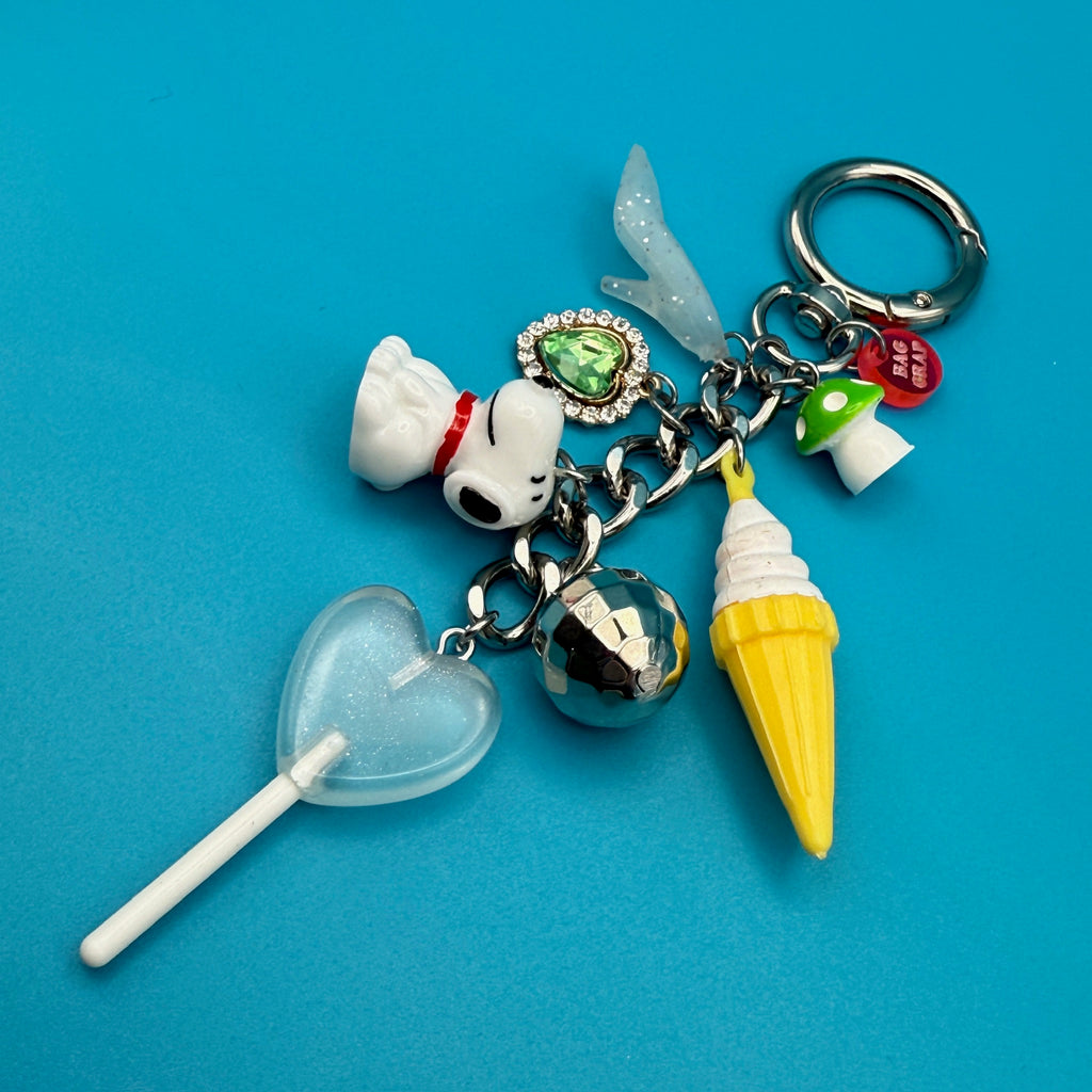 ONE-OF-ONE SILVER VINTAGE BAG CHARM CHAIN- SNOOPY