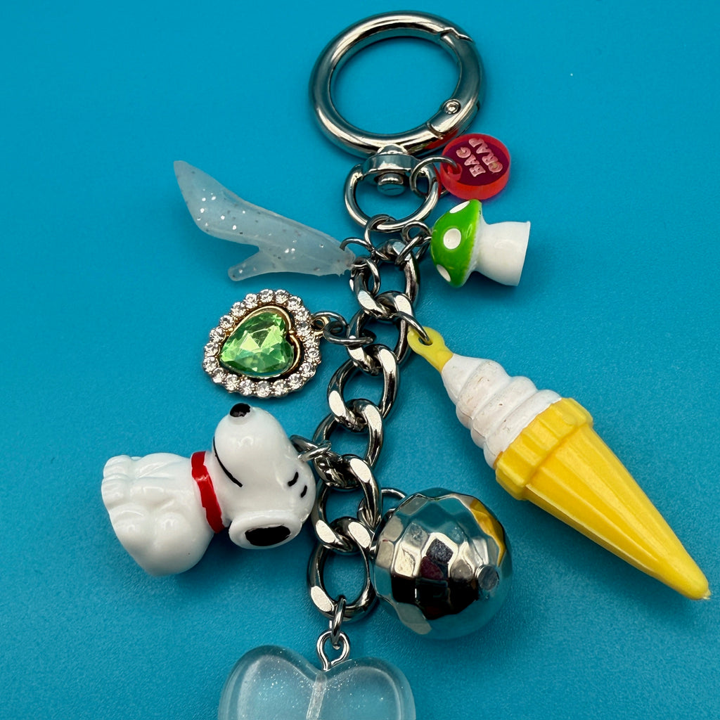 ONE-OF-ONE SILVER VINTAGE BAG CHARM CHAIN- SNOOPY