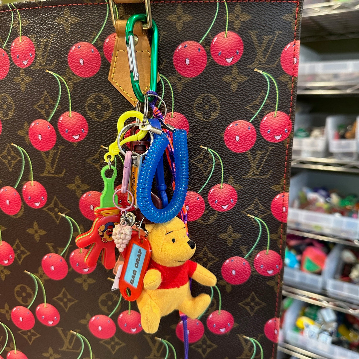 Y2k Winnie The Pooh  New York Dentures   &  Pack -  vintage keychain vintage charms for bag nostalgia vintage keychains y2k collectible - Bag Crap