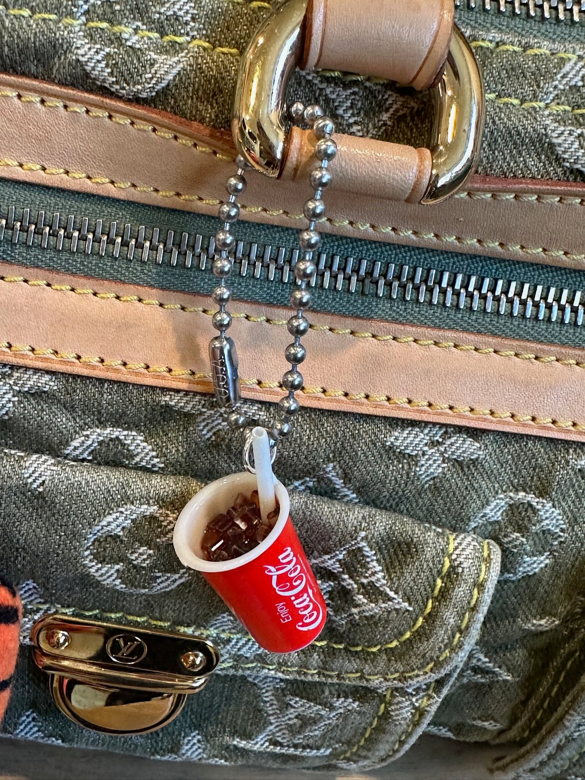 Miniature  80s Coca-cola Fountain Soda -  vintage keychain vintage charms for bag nostalgia vintage keychains y2k collectible - Bag Crap