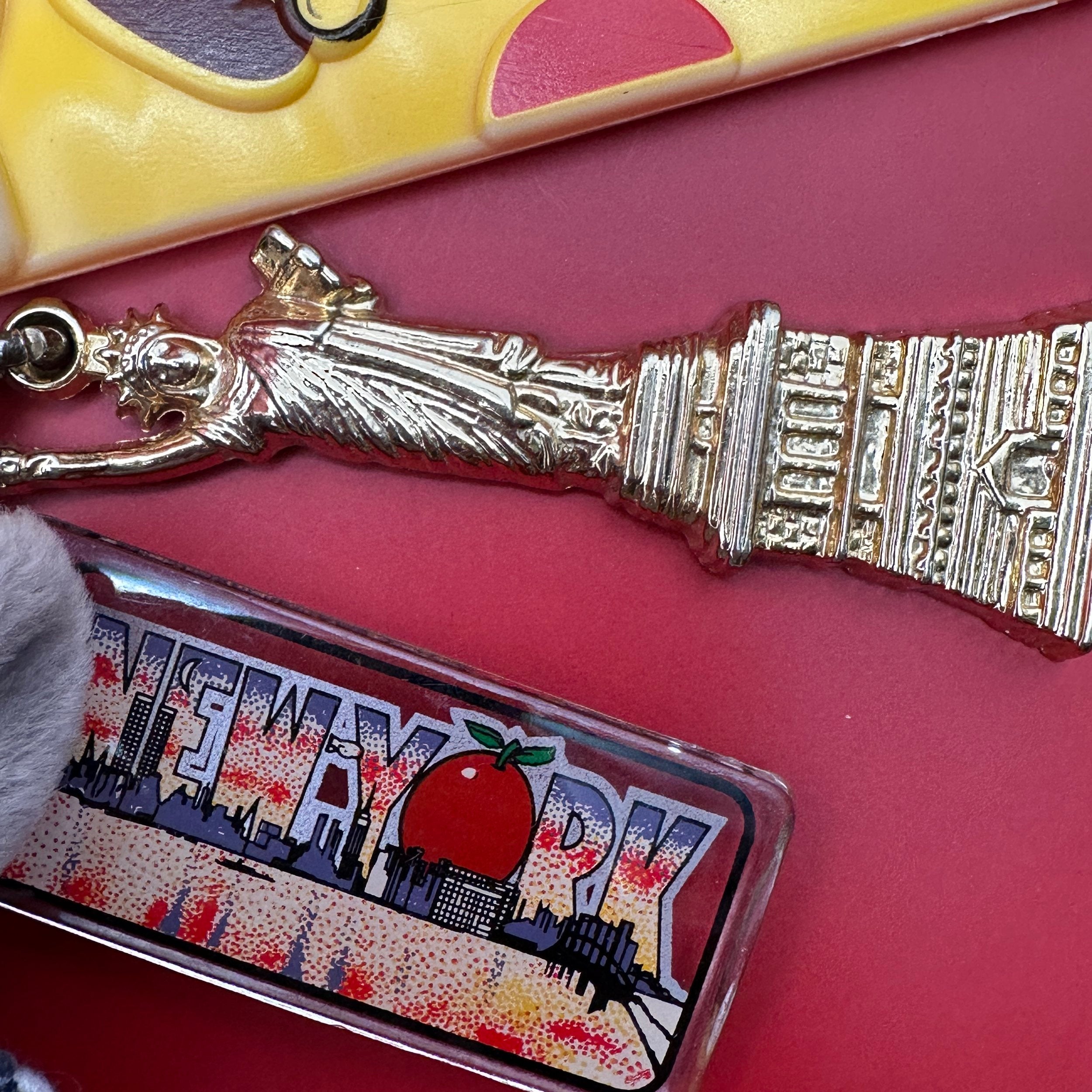 Limited Edition XL New York City    &  Pack -  vintage keychain vintage charms for bag nostalgia vintage keychains y2k collectible - Bag Crap