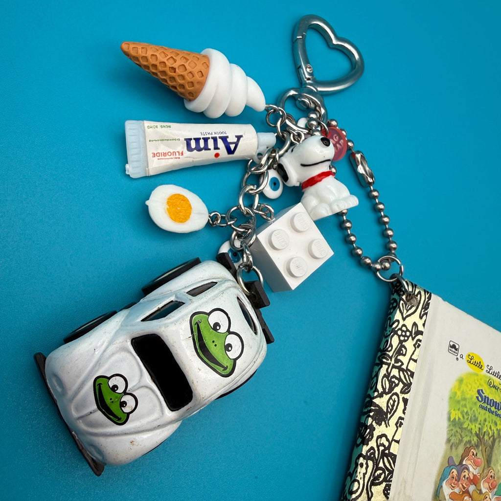 1:1 Vintage Snow White Golden Book Keychain Bag Charm Pack
