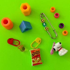 Bag Crap - Trinket Shoe Charm Set: Sitting Snoopy + Cheetos