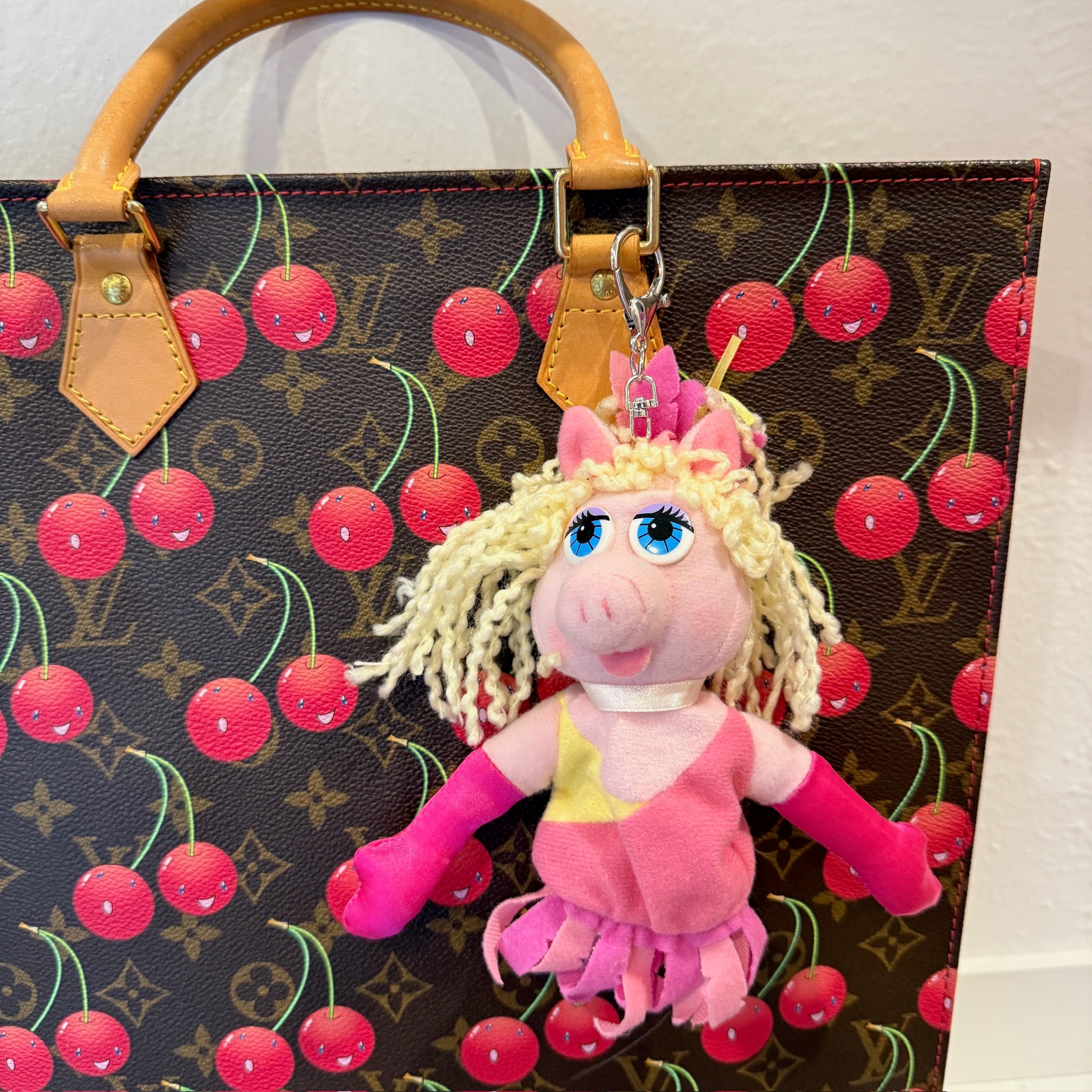 1996 Miss Piggy Avon Pink    - RARE -  vintage keychain vintage charms for bag nostalgia vintage keychains y2k collectible - Bag Crap
